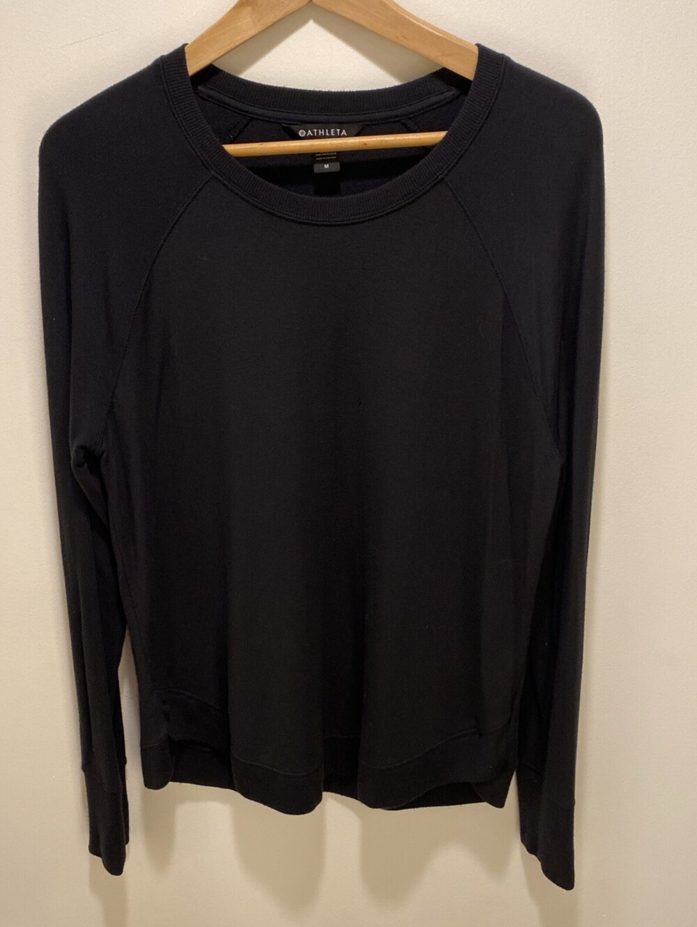 Athleta Coaster Luxe Recover Sweatshirt Medium Black Pullover Crewneck | Size M
